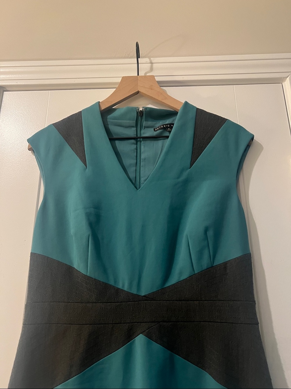 ANTONIO MELANI V-Neck Carden Seamed Waist Pencil Dress size 8 - Picture 3 of 8